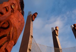 te puia - wood carvings entrance